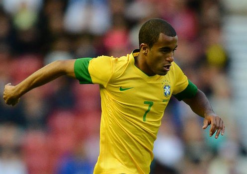 Rafael lôi kéo Lucas về Man Utd