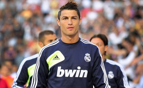 Cristiano Ronaldo: Những bước chân không mỏi