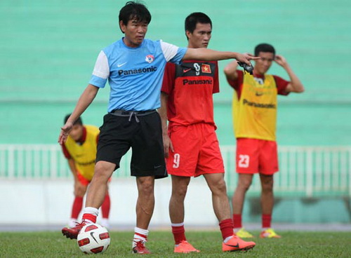 VFF ký hợp đồng với HLV Phan Thanh Hùng tới hết năm 2013