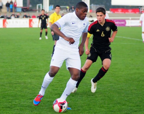 Nhờ huyền thoại Vieira, Man xanh sở hữu sao 16 tuổi