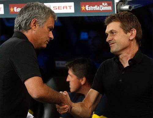 Mourinho biến mất trong giờ Real Madrid nhận cúp