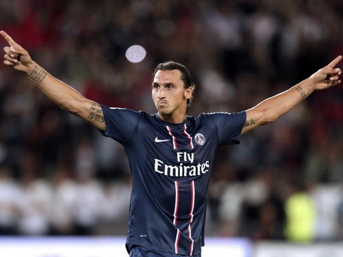 PSG hút chết ngày khai mạc: Người khổng lồ trên đôi chân đất sét