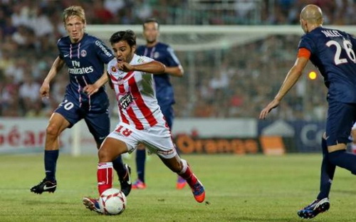 Bị đuổi cả quân lẫn tướng, PSG may mắn có 1 điểm