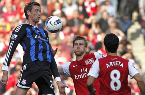 HLV Roy Hodgson tiết lộ: Peter Crouch từ chối quay trở lại Tam sư