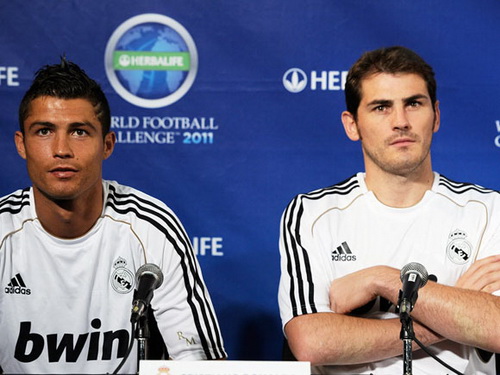 Khủng hoảng nội bộ tại Bernabeu: Chia 4 phe cánh, đang đánh nhau to!