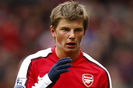 Arsenal vẫn tin dùng Arshavin và Chamakh tại Champions League