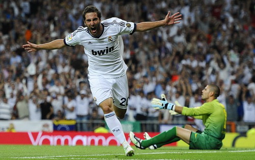 Mourinho sẵn sàng cho siêu tiền đạo làm hậu vệ