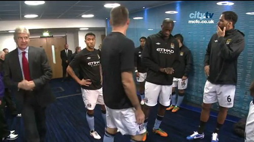 Clip độc: Sao Man City coi thầy cũ Arsene Wenger như người dưng