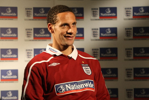 Sự trở lại của Rio Ferdinand không hề tốt cho ĐT Anh