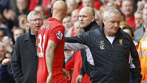 Sir Alex: Shelvey đã cố đổ lỗi cho tôi về chiếc thẻ đỏ