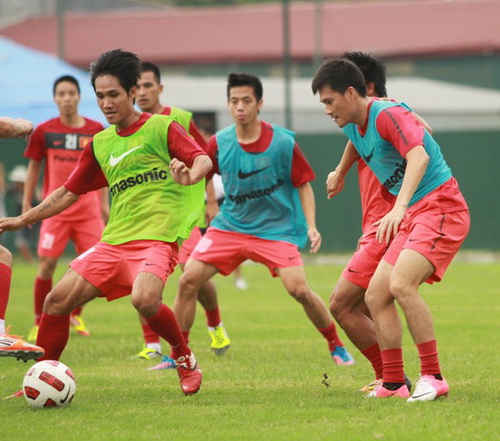 HLV Phan Thanh Hùng hài lòng sau buổi tập đầu tiên