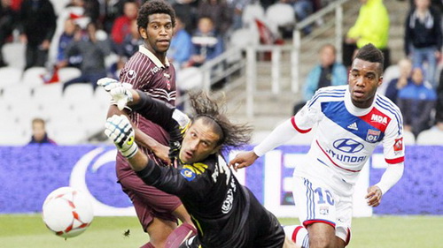 Gerland ngập trong mưa gôn ngày Lloris ra đi