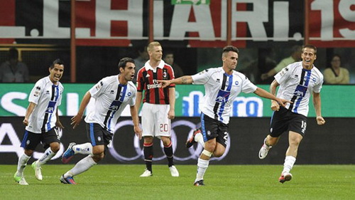 Milan bị CĐV nhà la ó sau thất bại gây sốc trước Atalanta