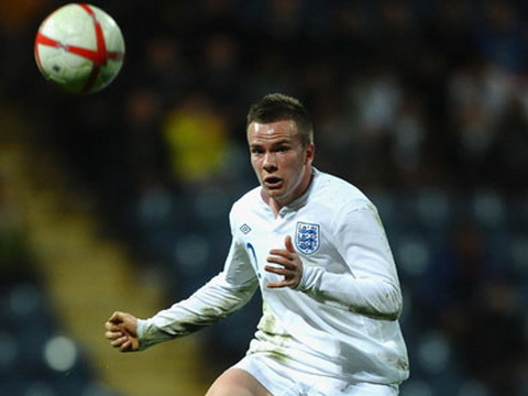 Sau một đêm, Cleverley không thể thành Xavi