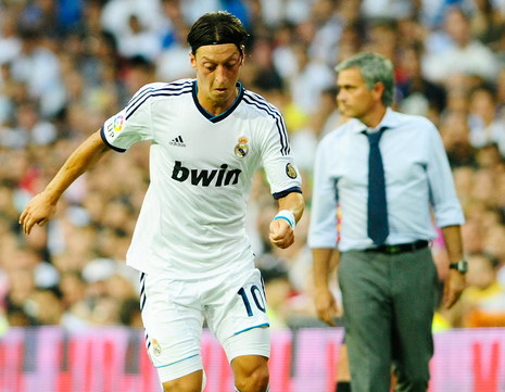 Mesut Oezil đang trên đường rời Real?