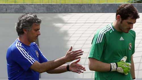 Trảm xong Ramos, Mourinho trảm tiếp Casillas?