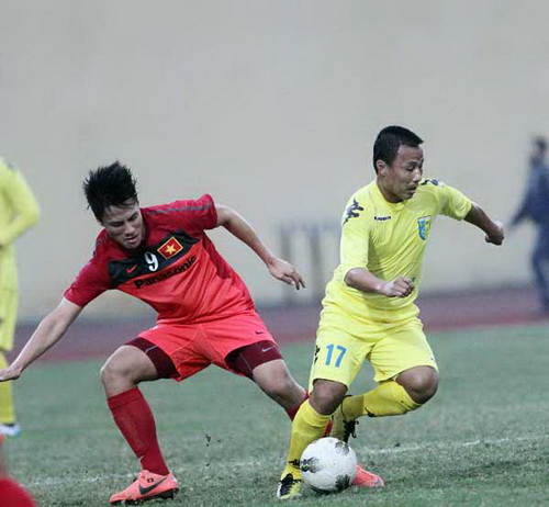 Bầu Hiển “chê” HLV Hoàng Văn Phúc