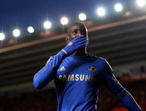 Nhìn Demba Ba tỏa sáng, Wenger có thấy tiếc?