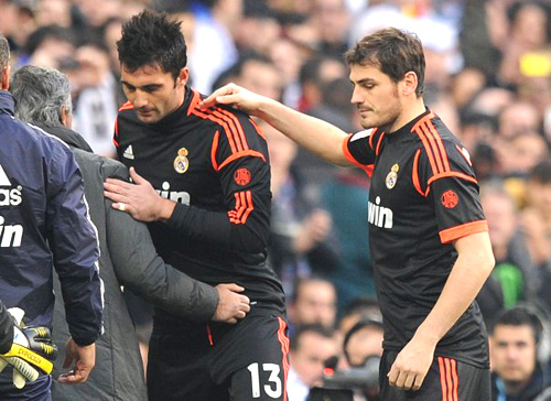 Hàng thủ Real: Dùng Casillas, hay đánh bạc với Adan?