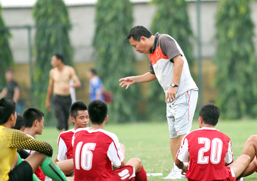 HLV Hoàng Văn Phúc sẽ là Rajagopal của bóng đá Việt Nam?