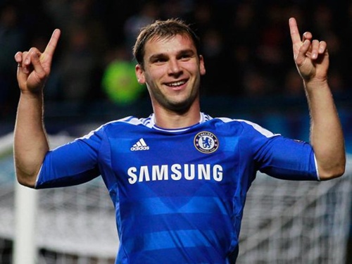 Chelsea: Hãy để Ivanovic đá trung vệ