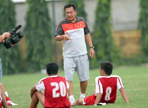 Đội tuyển Việt Nam: Ê kíp mới, lối chơi cũ