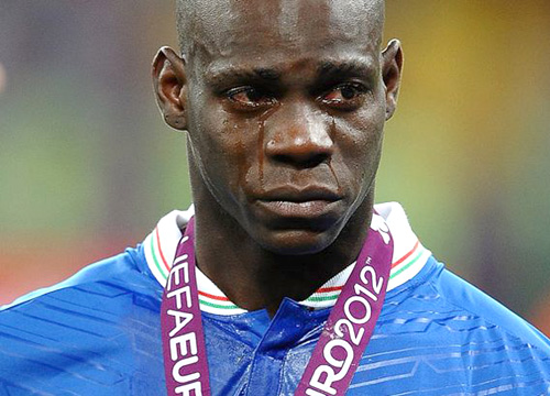 Man City sắp tống Balotelli ra đường: Mario không cần thêm những đòn roi