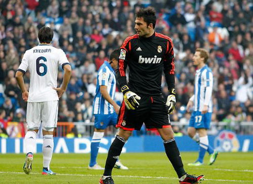 Real Madrid: Khi Adan tát vào mặt Mou