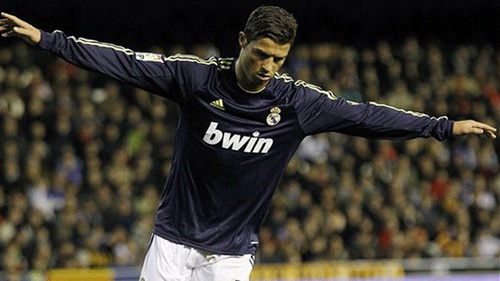 Ronaldo xin lỗi vì cãi nhau với thầy Mourinho