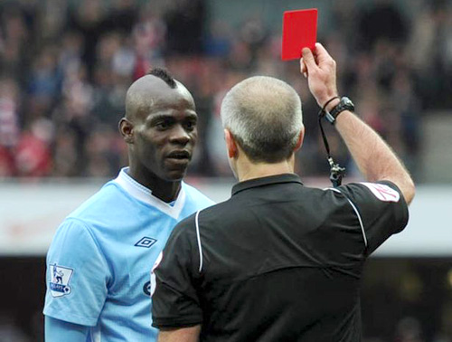 PSG không mua Balotelli: Tránh vết xe đổ của Man City