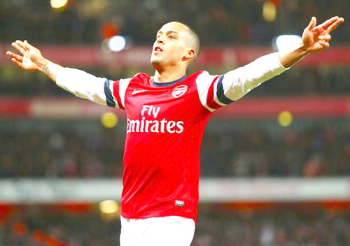 Cuối cùng, Theo Walcott cũng đồng ý ở lại Arsenal