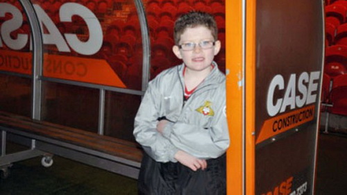 Chuyện lạ: Doncaster Rovers tính thuê... cậu bé 8 tuổi làm HLV