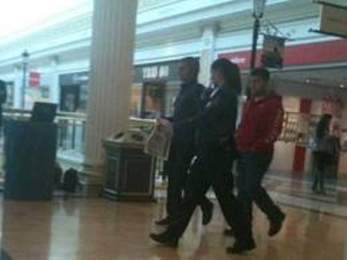 Jose Mourinho bị kiện vì .... đá đít một người hâm mộ