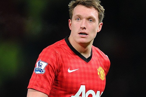 Roy Hodgson giáng cấp Phil Jones, Sir Alex nổi giận
