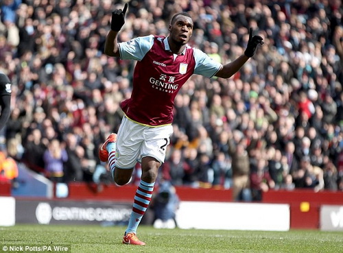 Arsenal dốc két mua quái vật Benteke