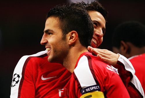 Cesc Fabregas hoi con khoac ao Arsenal