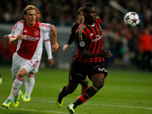 Balotelli tìm lại bản năng trên chấm 11m, Milan hòa nhạt nhòa trên đất Hà Lan