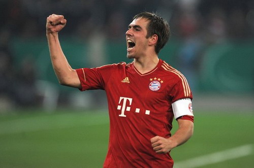 Lahm đá tiền vệ, đến Xavi cũng phải 'bái phục'