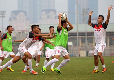 Đội tuyển Việt Nam lên đường đi Qatar