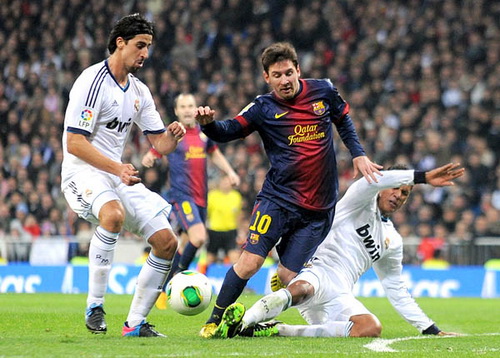 Hàng công Barca: Messi cần Kinh điển hơn bao giờ hết