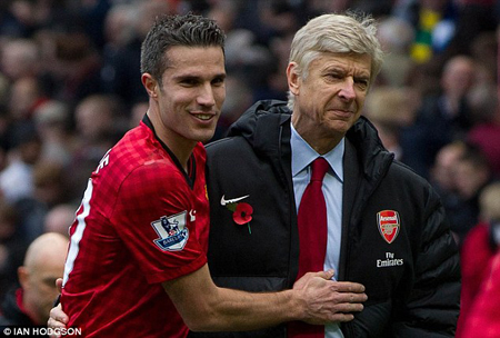 Wenger vẫn hối tiếc vì mất Van Persie vào tay M.U