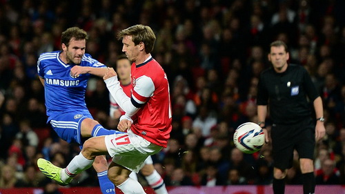 Đánh bại Arsenal, Juan Mata lên tiếng khen... đồng đội