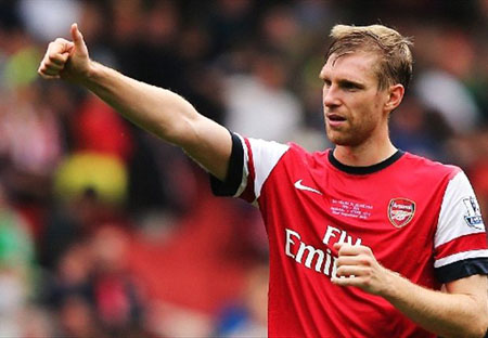 Arsenal gia hạn với Mertesacker: Gia cố bức tường thành London