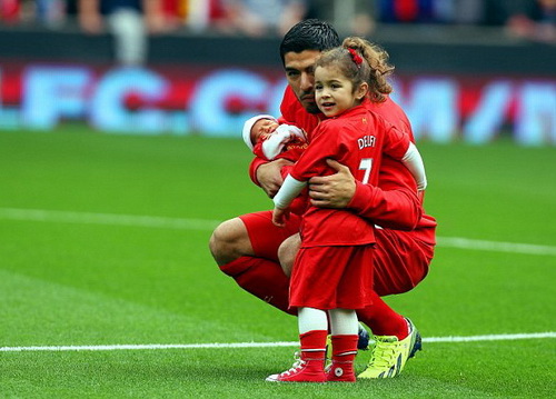 Suarez tỏa sáng trong ngày trở lại Anfield: Yêu lại từ đầu