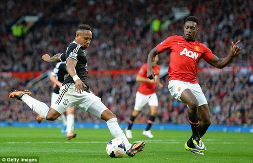 Trò Welbeck phản bác lại những chỉ trích của thầy David Moyes