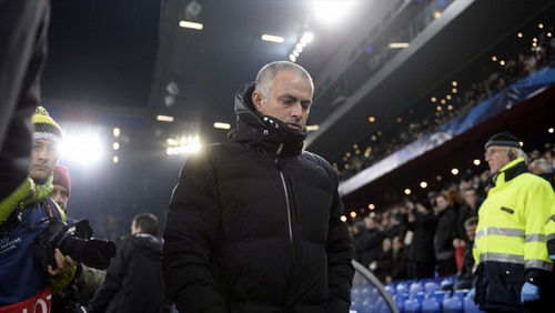 Jose Mourinho cảm thấy “mệt mỏi” sau trận thua Stoke