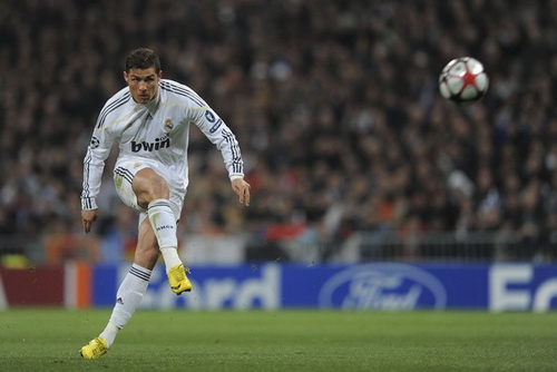 Ronaldo ghi bàn chỉ kém cặp Ibrahimovic - Cavani