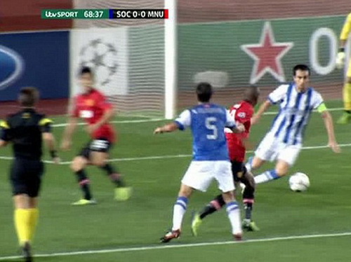 Man Utd cân nhắc bán Ashley Young vì tội ăn vạ quá nhiều