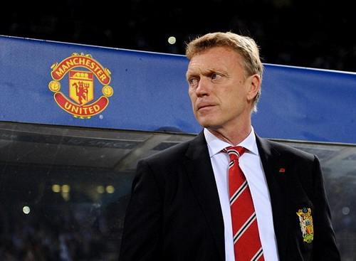 David Moyes vẫn bảo vệ Ashley Young và chỉ trích thẻ đỏ của Fellaini