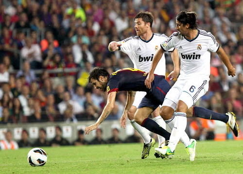 Man United và bài toán tiền vệ: Đừng để Carrick kiệt sức